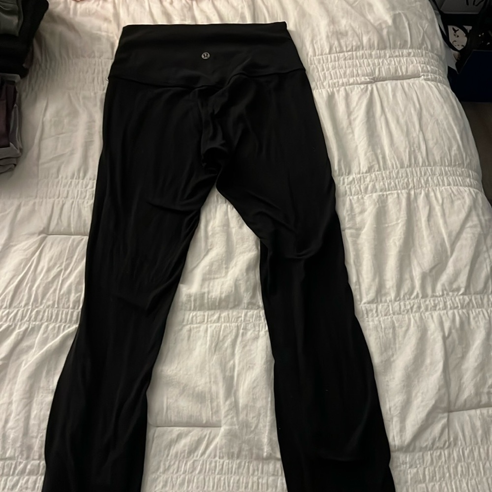 Lulu size 4 black aligns
